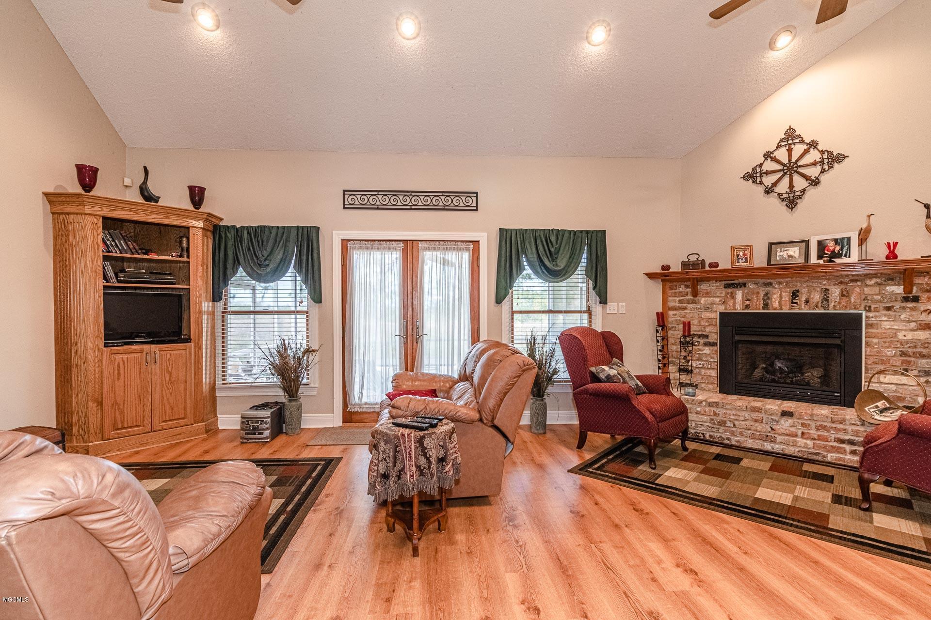 4913 Ridgewood Drive Moss Point, MS 39563 - Photo 14 of 37 Family room 1.1