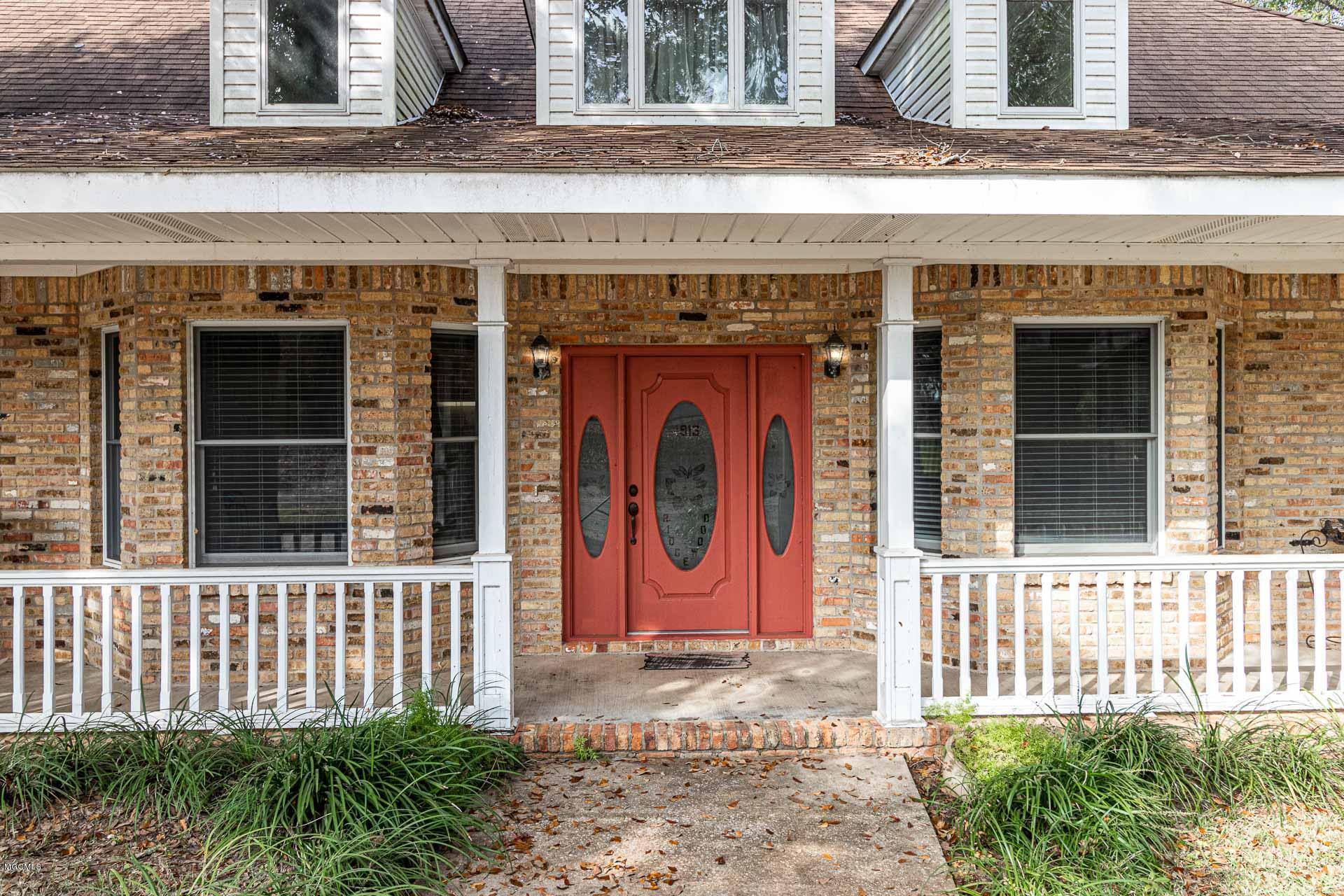 4913 Ridgewood Drive Moss Point, MS 39563 - Photo 2 of 37 Outside front 1.1