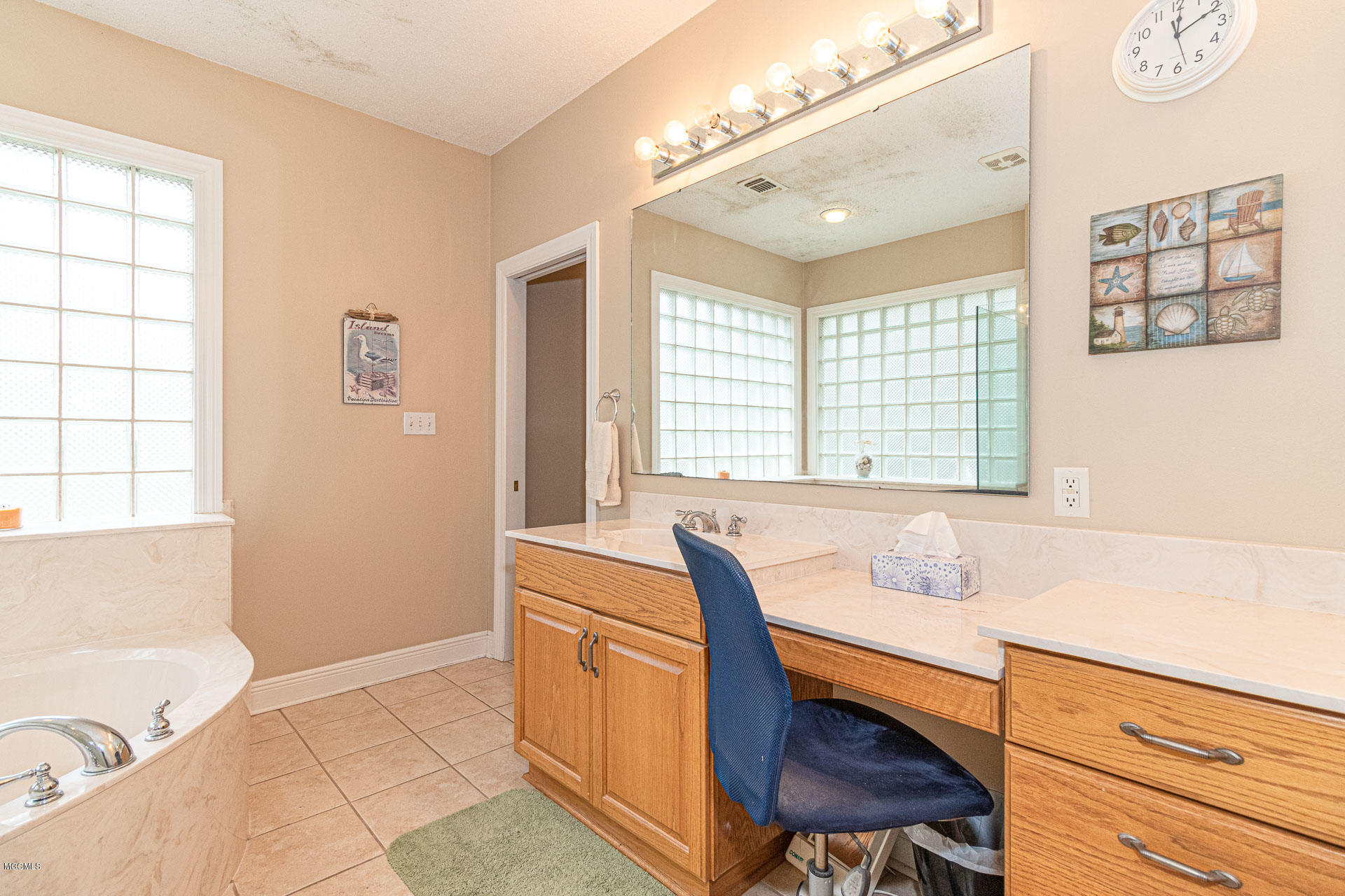 4913 Ridgewood Drive Moss Point, MS 39563 - Photo 22 of 37 Bath master 1.4