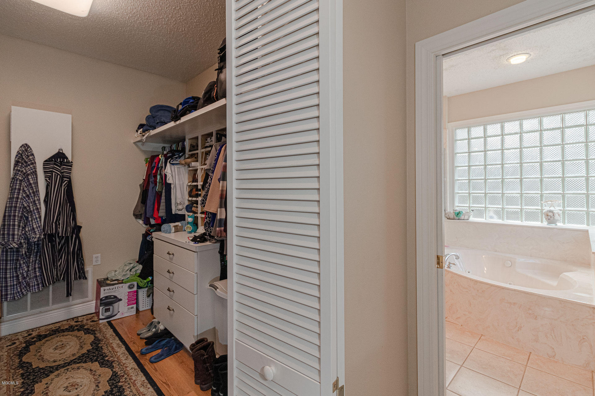 4913 Ridgewood Drive Moss Point, MS 39563 - Photo 23 of 37 Bedroom master 1.4