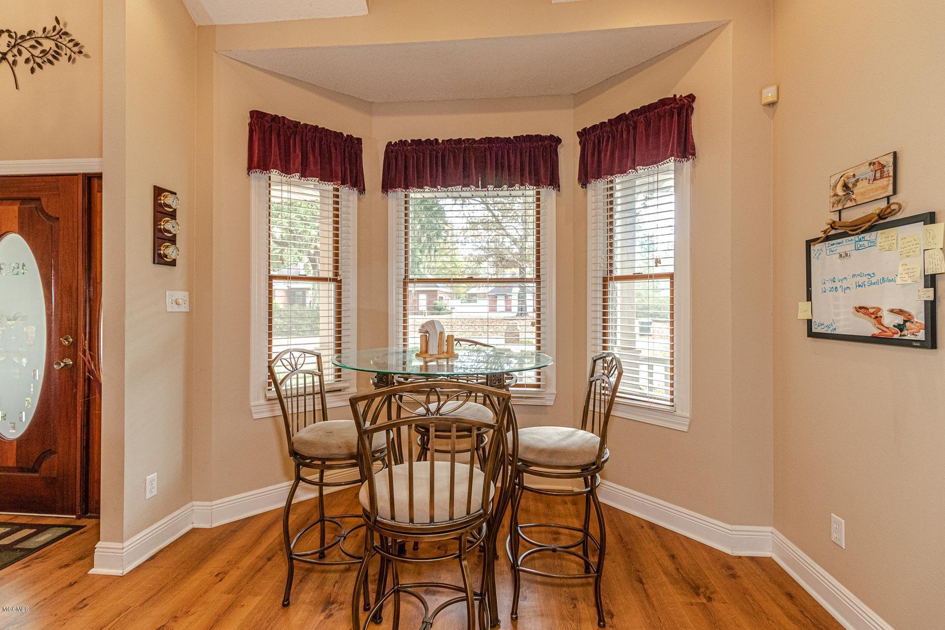 4913 Ridgewood Drive Moss Point, MS 39563 - Photo 10 of 37 Breakfast area 1.1