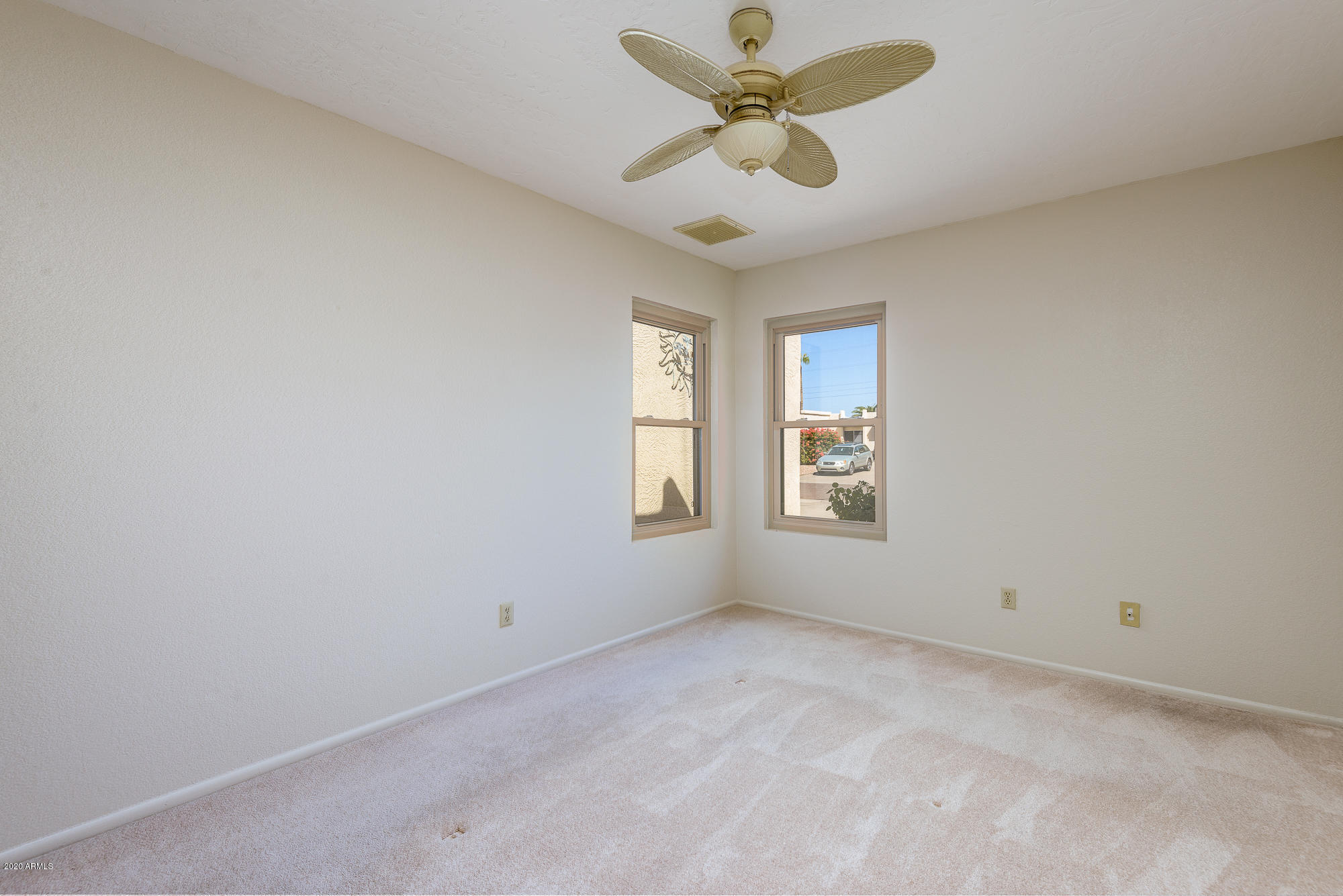 2539 East Wagoner Road Phoenix, AZ 85032 - Photo 15 of 26 North Guest Bedroom. Nice and Bright!