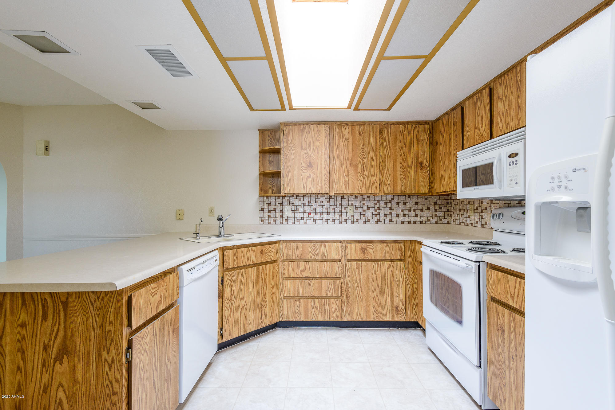 2539 East Wagoner Road Phoenix, AZ 85032 - Photo 3 of 26 Clean and Bright Kitchen!
