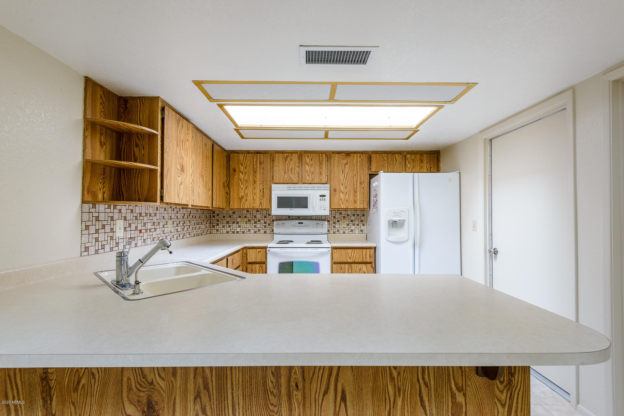 2539 East Wagoner Road Phoenix, AZ 85032 - Photo 6 of 26 Lots of Cool Diffused Lighting