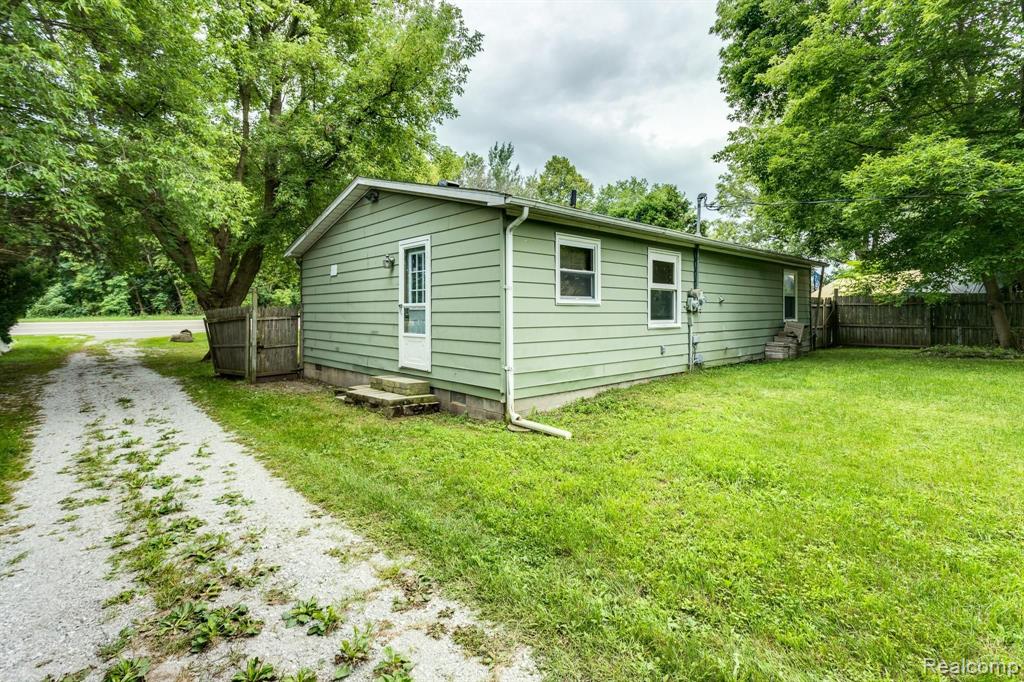 10706 Metcalf Road Yale, MI 48097 - Photo 7 of 26