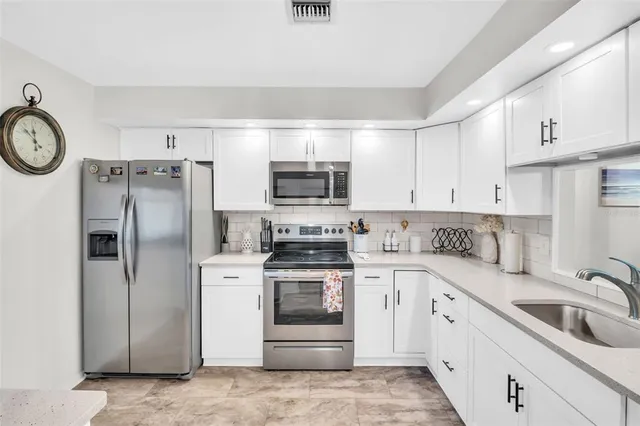 $225,000 | 2700 Nebraska Avenue, Unit 2203, Palm Harbor, FL 34684