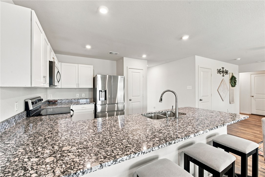 6001 Crest Bridge Bryan, TX 77807 - Photo 6 of 25 Gallery Image 6