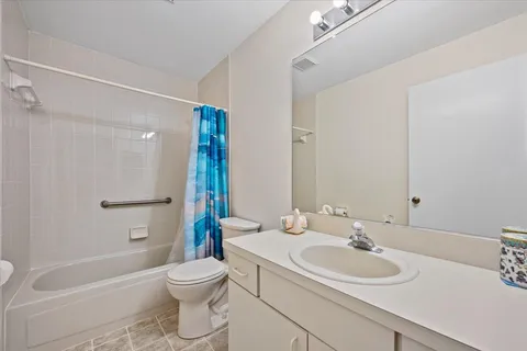 $249,999 | 10831 Southeast Sea Pines Circle, Hobe Sound, FL 33455