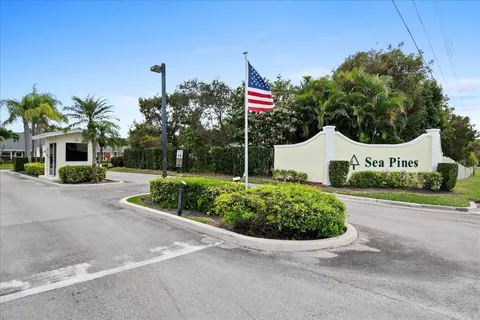$249,999 | 10831 Southeast Sea Pines Circle, Hobe Sound, FL 33455