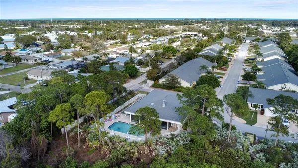 $255,999 | 10831 Southeast Sea Pines Circle, Hobe Sound, FL 33455
