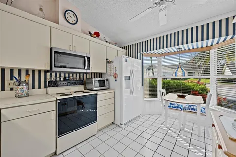 $249,999 | 10831 Southeast Sea Pines Circle, Hobe Sound, FL 33455