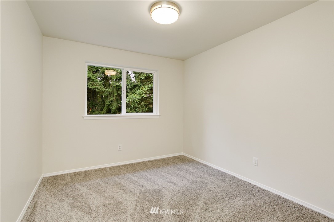 23317 Edmonds Way, Unit 8 Edmonds, WA 98026 - Photo 19 of 26 an empty room with a window