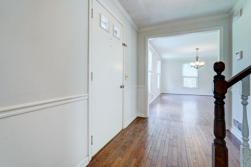44 Latchmere Drive Victor, NY 14564 - Photo 7 of 50 FOYER VIEW LOOKING TOWARDS THE FORMAL LIVING ROOM.