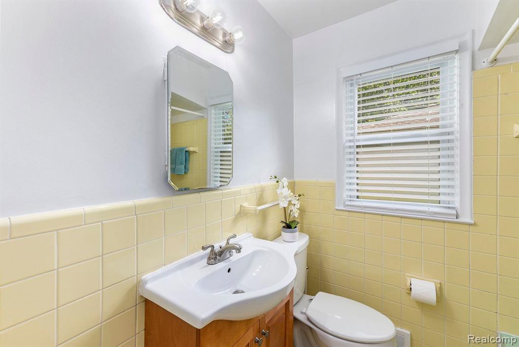 4467 West 14 Mile Road Royal Oak, MI 48073 - Photo 18 of 21