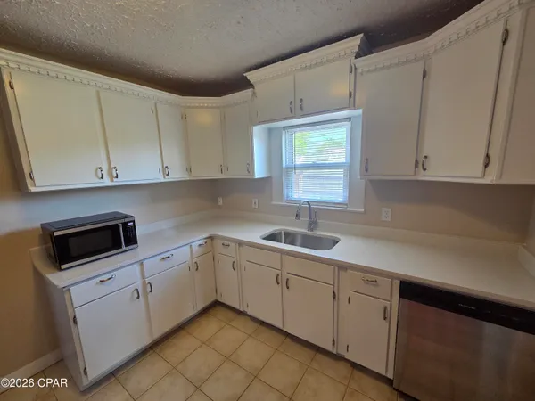 $2,200 | 1525 Oak Avenue, Panama City, FL 32405