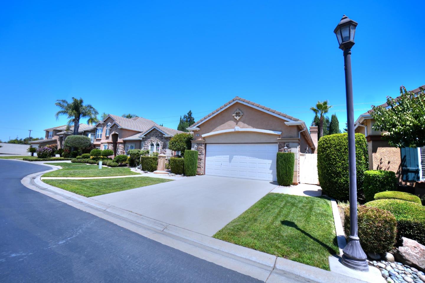 4609 Vía Fiori Modesto, CA 95357 - Photo 3 of 44 a front view of a house with garden