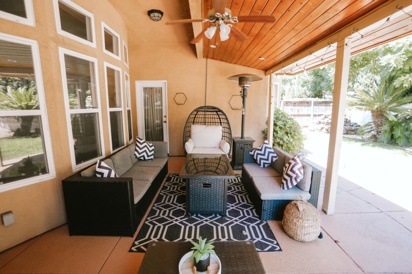 4609 Vía Fiori Modesto, CA 95357 - Photo 38 of 44 a living room with furniture