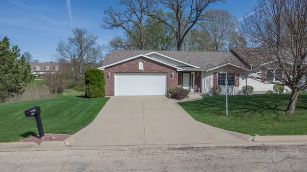 $289,000 | 741 Park Crest Drive, Unit 741, Freeport, IL 61032