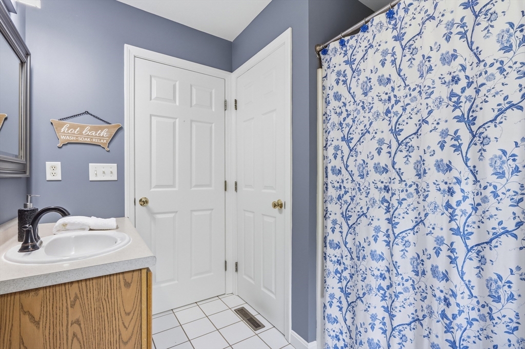139 Autumn Road Dracut, MA 01826 - Photo 35 of 38