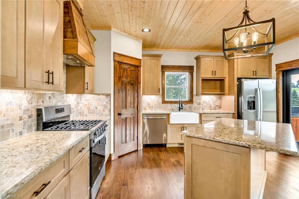 394 Bear Den Road Sparta, NC 28675 - Photo 14 of 48