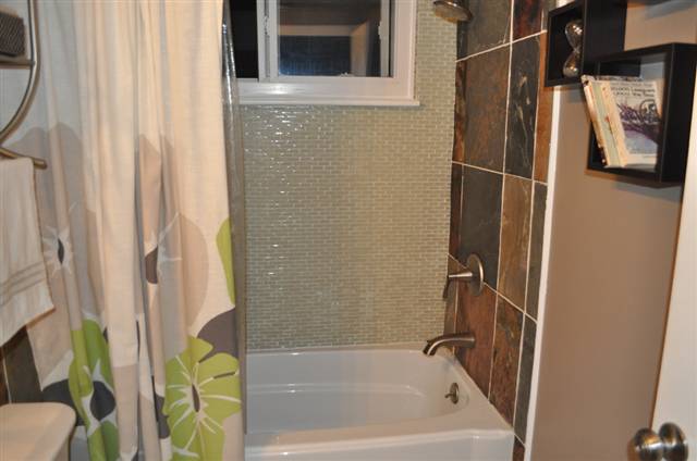 13254 Common Road Warren, MI 48088 - Photo 17 of 17 Full Bath