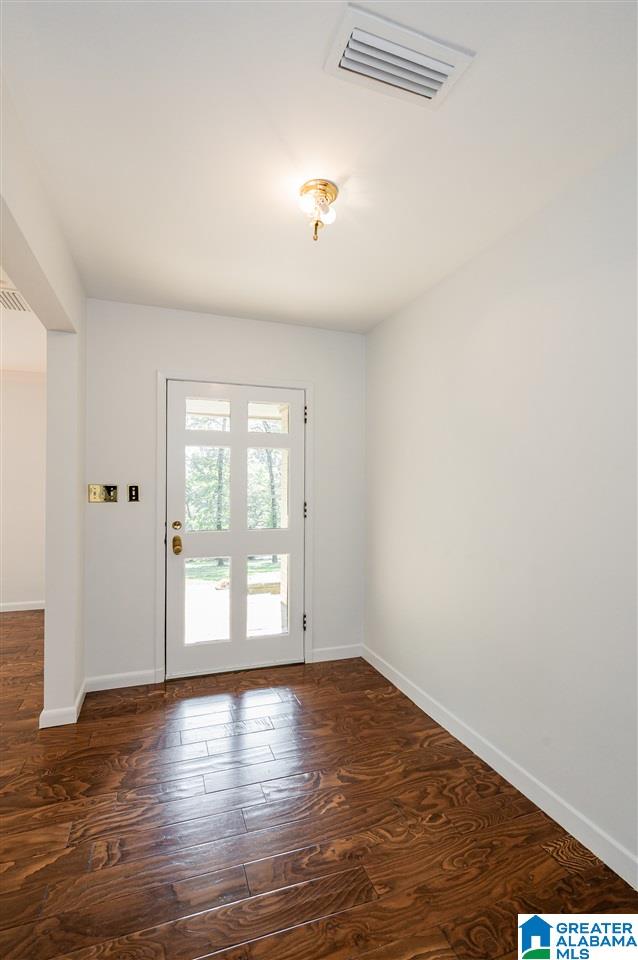 2716 Woodridge Road Birmingham, AL 35223 - Photo 3 of 37