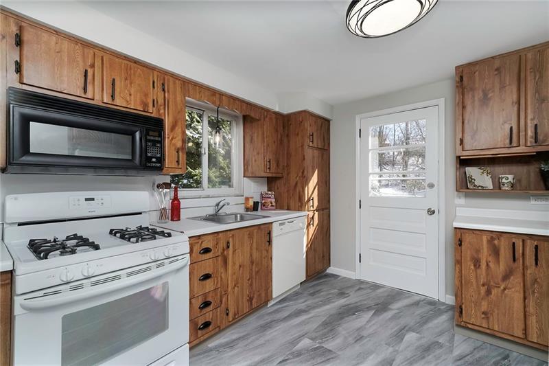 157 Poplar Ridge Road Pittsburgh, PA 15235 - Photo 6 of 19 Gallery Image 6