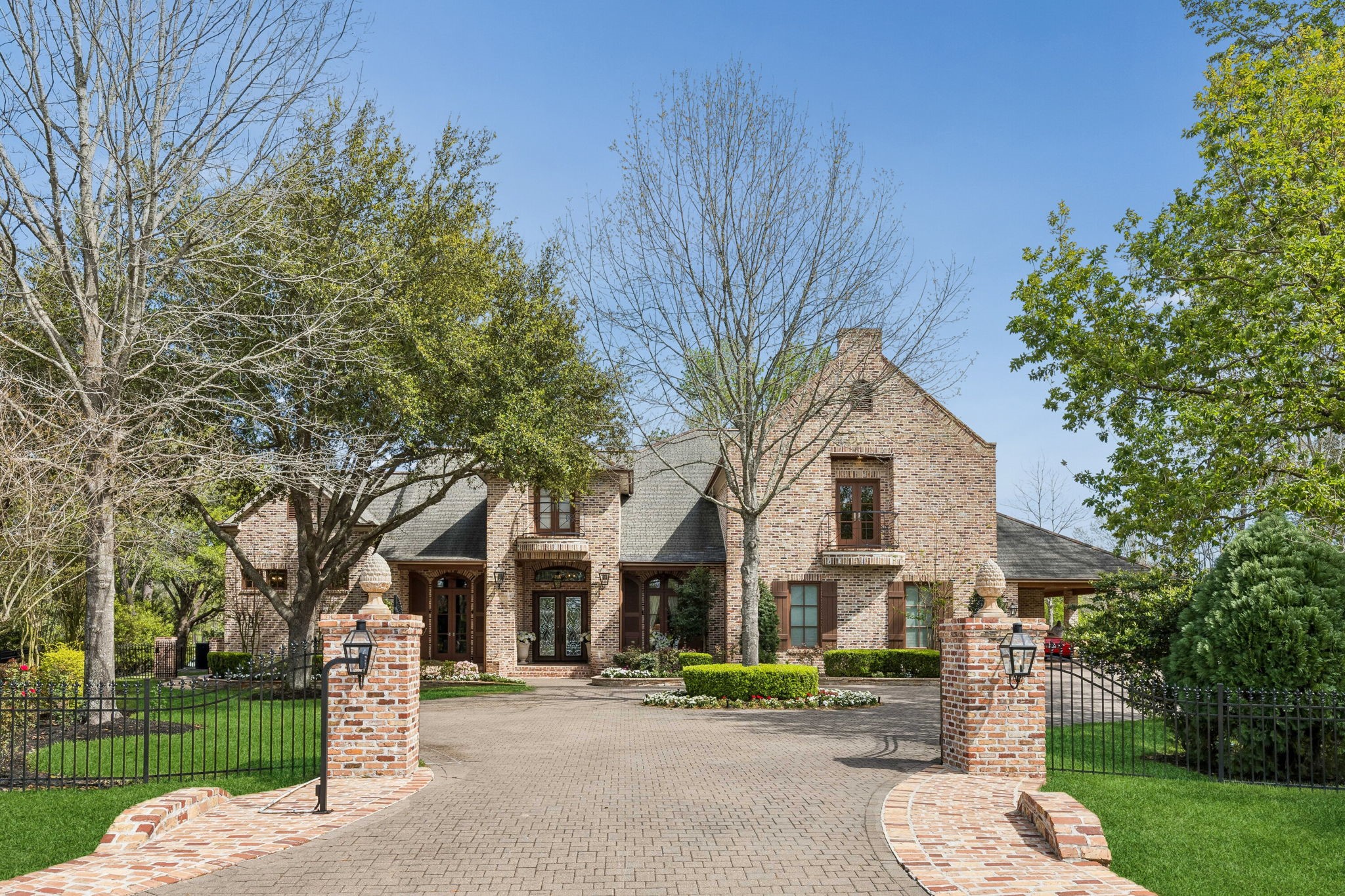 27306 Owosso Court Spring, TX 77386 - Photo 33 of 36 a front view of a house with a garden