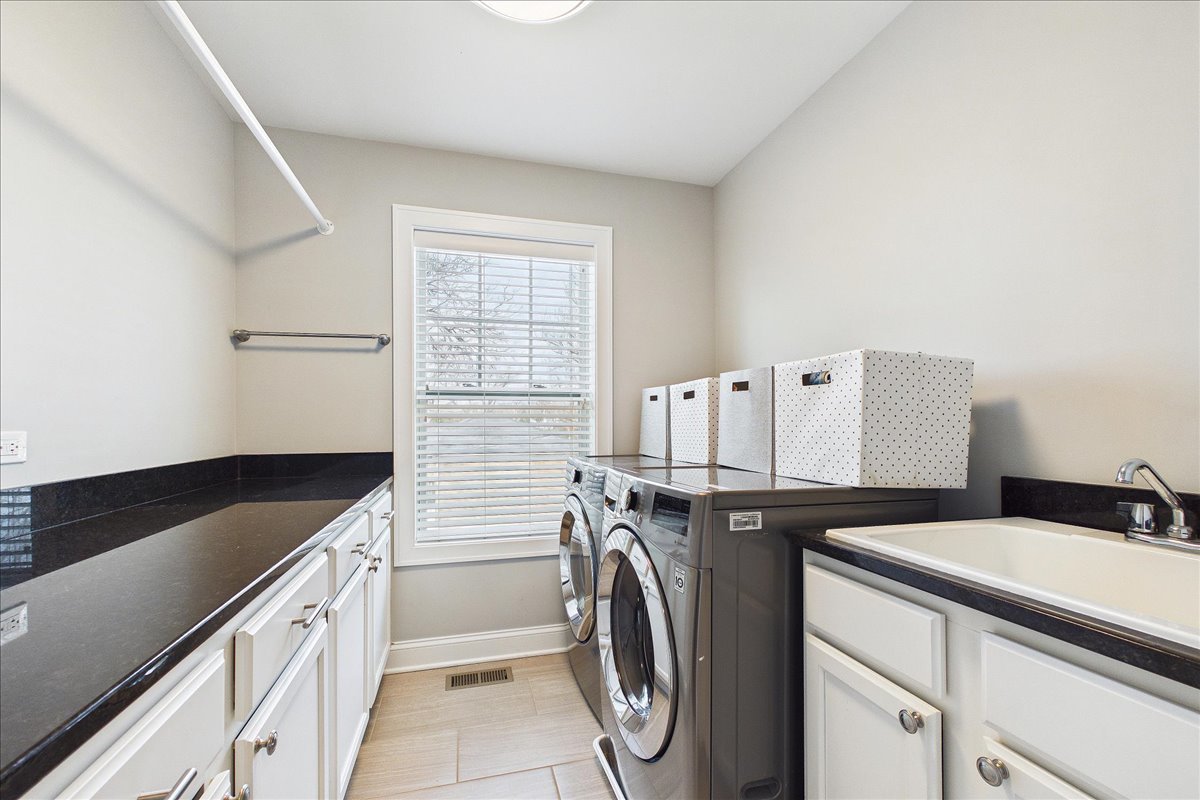 811 Michigan Street Wheaton, IL 60187 - Photo 21 of 33 a utility room with dryer and washer