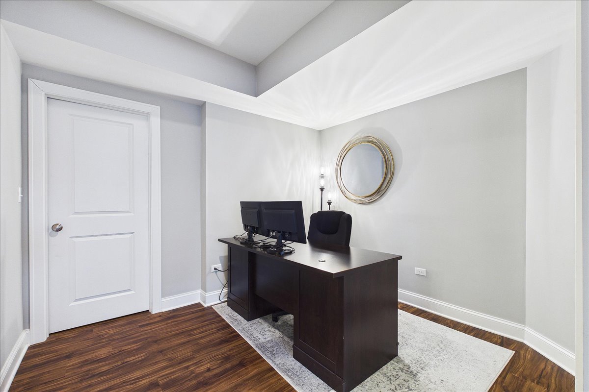 811 Michigan Street Wheaton, IL 60187 - Photo 25 of 33 a workspace with furniture and wooden floor