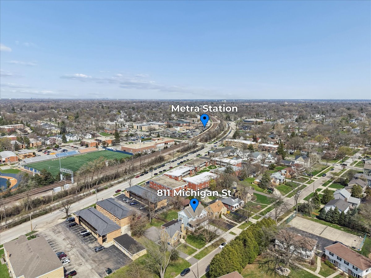 811 Michigan Street Wheaton, IL 60187 - Photo 29 of 33 an aerial view of a city