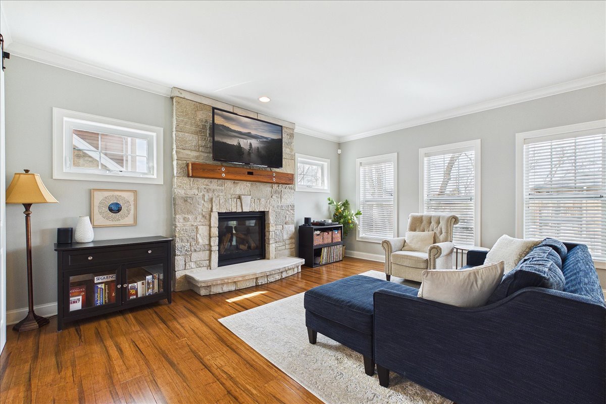 811 Michigan Street Wheaton, IL 60187 - Photo 7 of 33 a living room with furniture and a fireplace