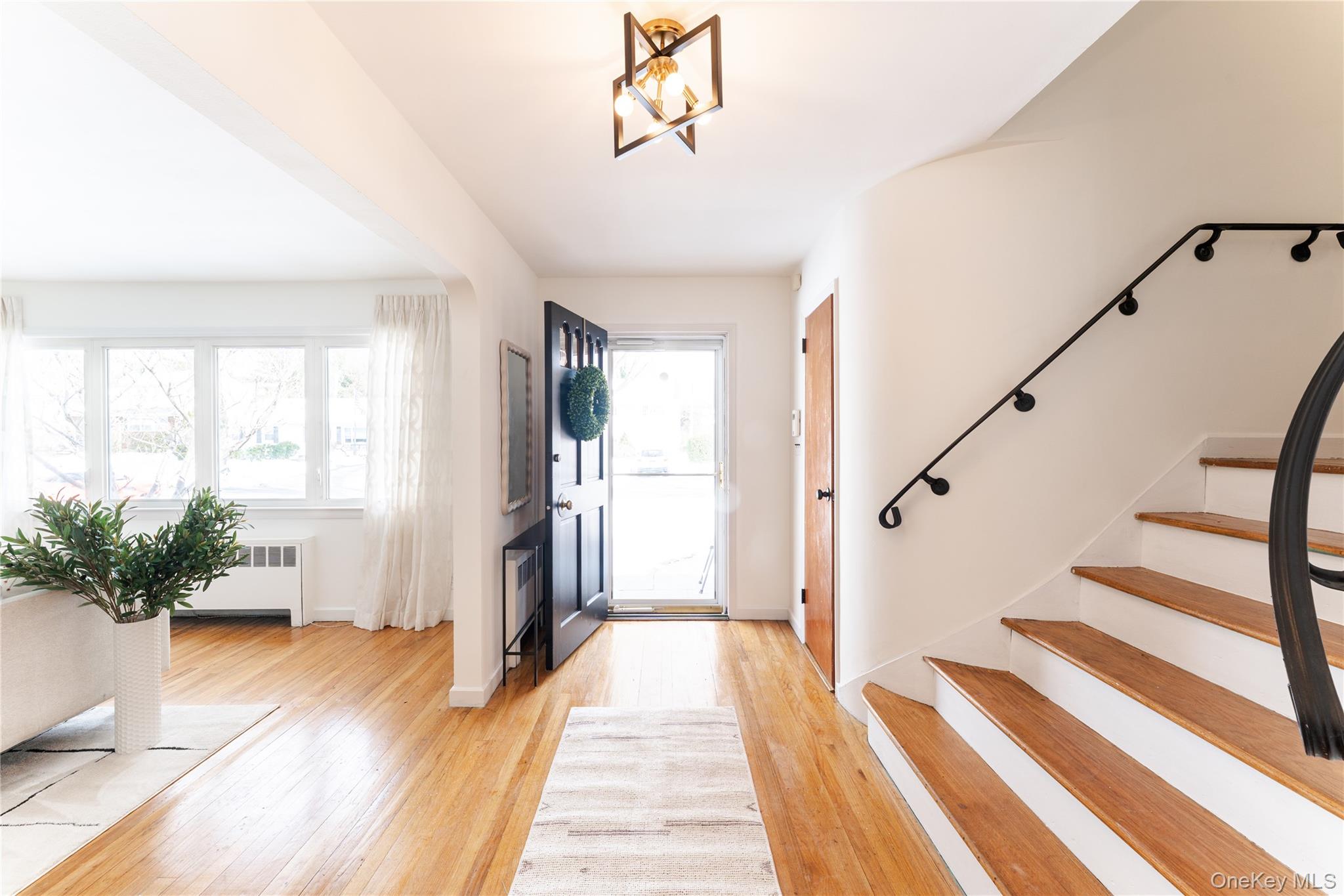 84 Russell Road Garden City, NY 11530 - Photo 2 of 26