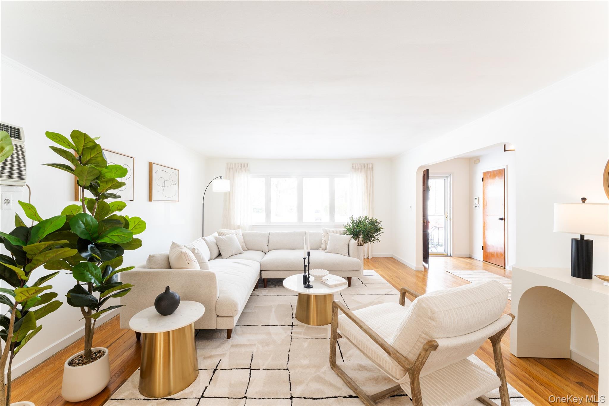 84 Russell Road Garden City, NY 11530 - Photo 4 of 26