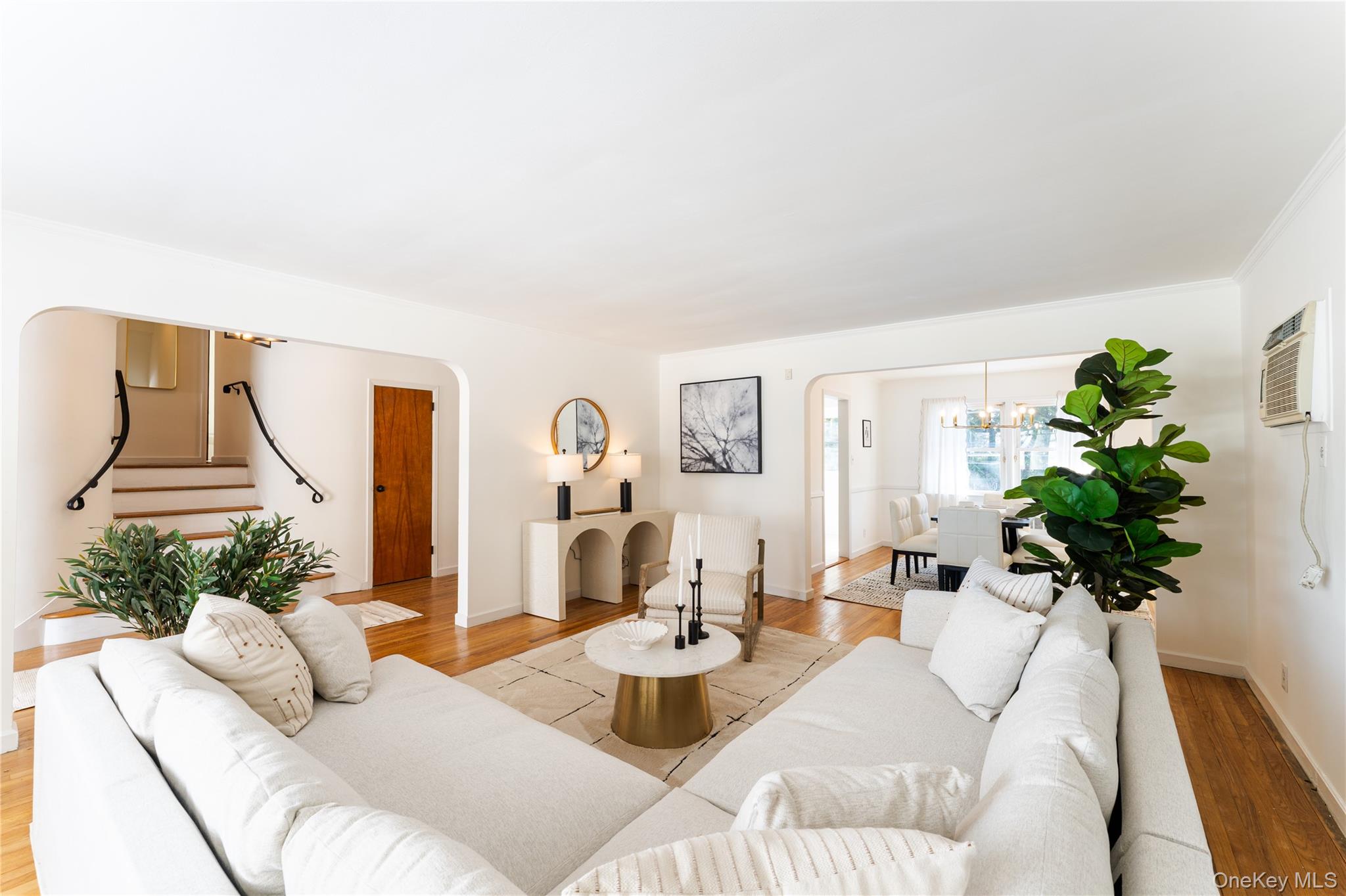 84 Russell Road Garden City, NY 11530 - Photo 5 of 26