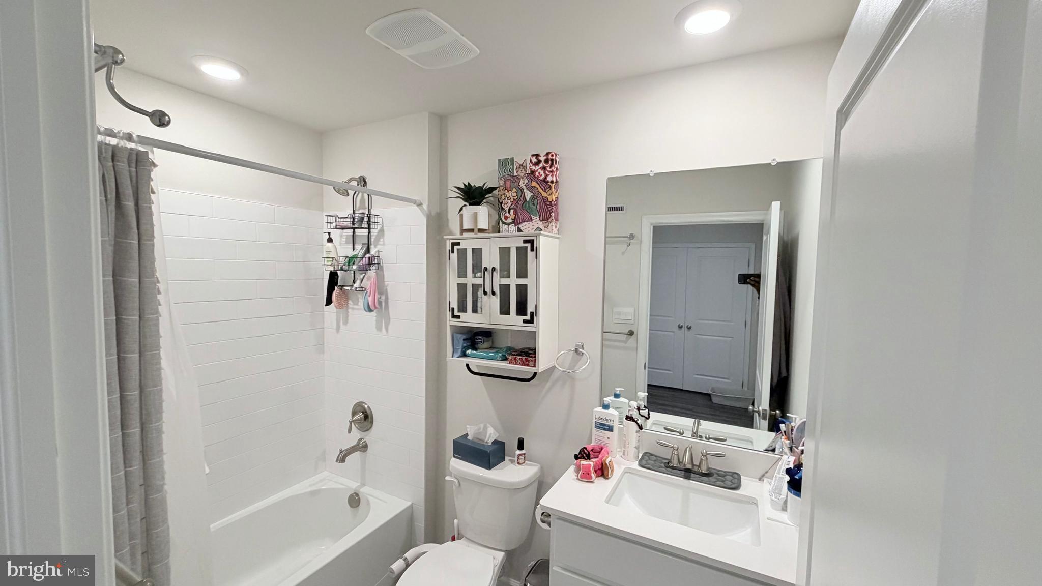 20 Nelsons Way Westampton, NJ 08060 - Photo 9 of 23 a bathroom with a bathtub shower sink mirror and toilet