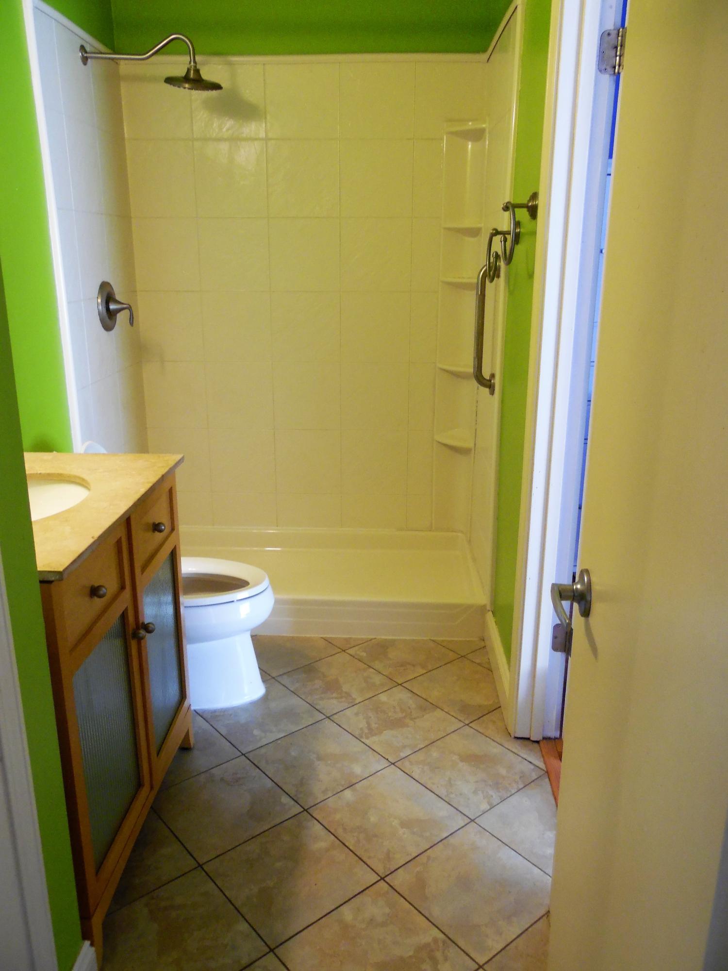 2580 Kingston Road Crestview, FL 32536 - Photo 11 of 20 a bathroom with a sink a toilet and shower