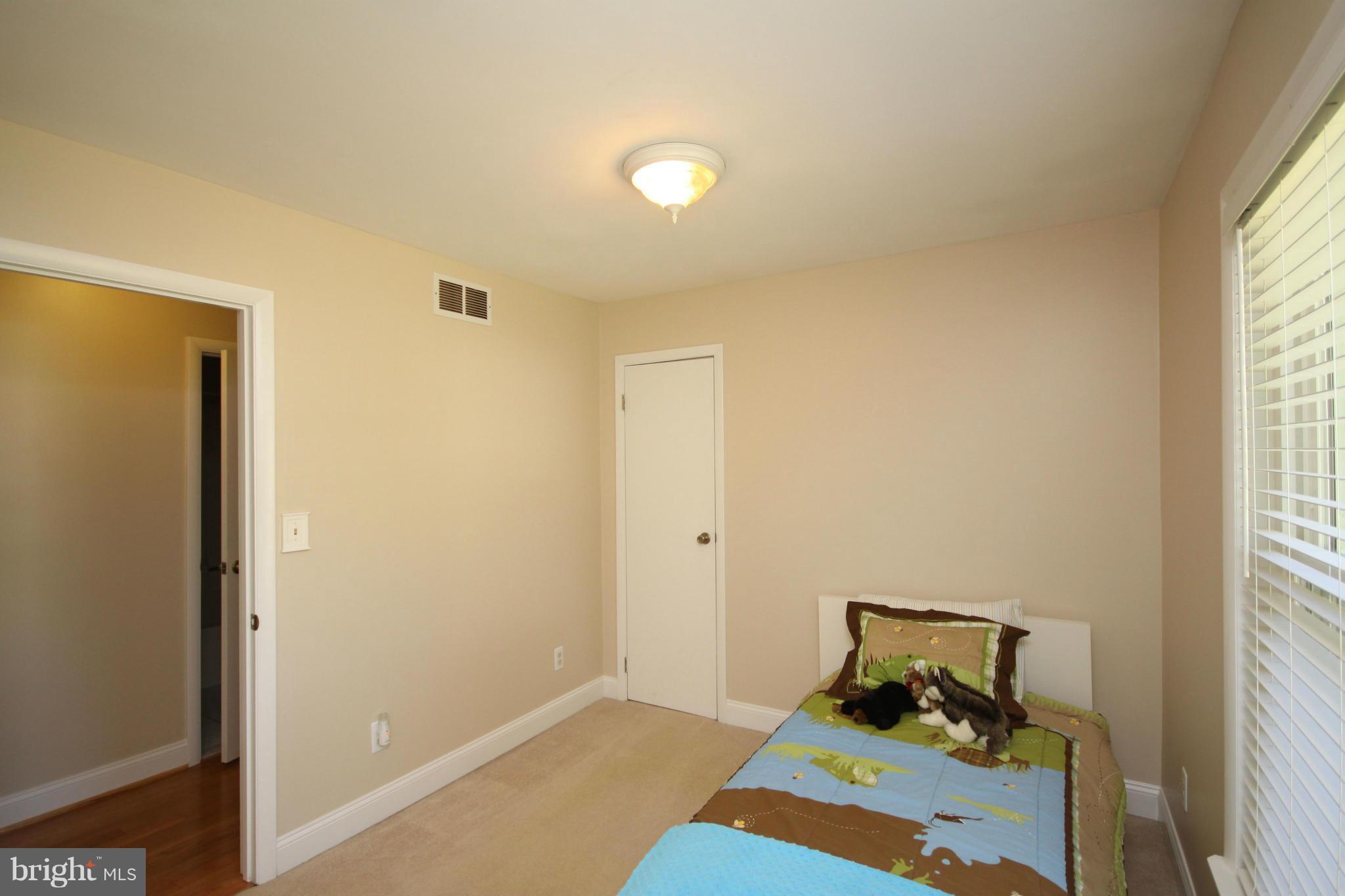 28 Sheridan Road Arnold, MD 21012 - Photo 16 of 30 Bedroom