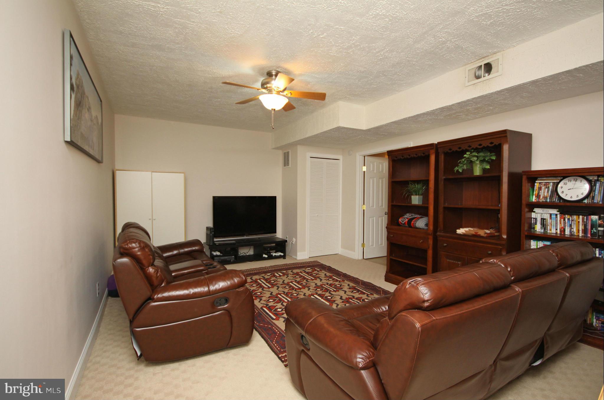 28 Sheridan Road Arnold, MD 21012 - Photo 20 of 30 Family Room