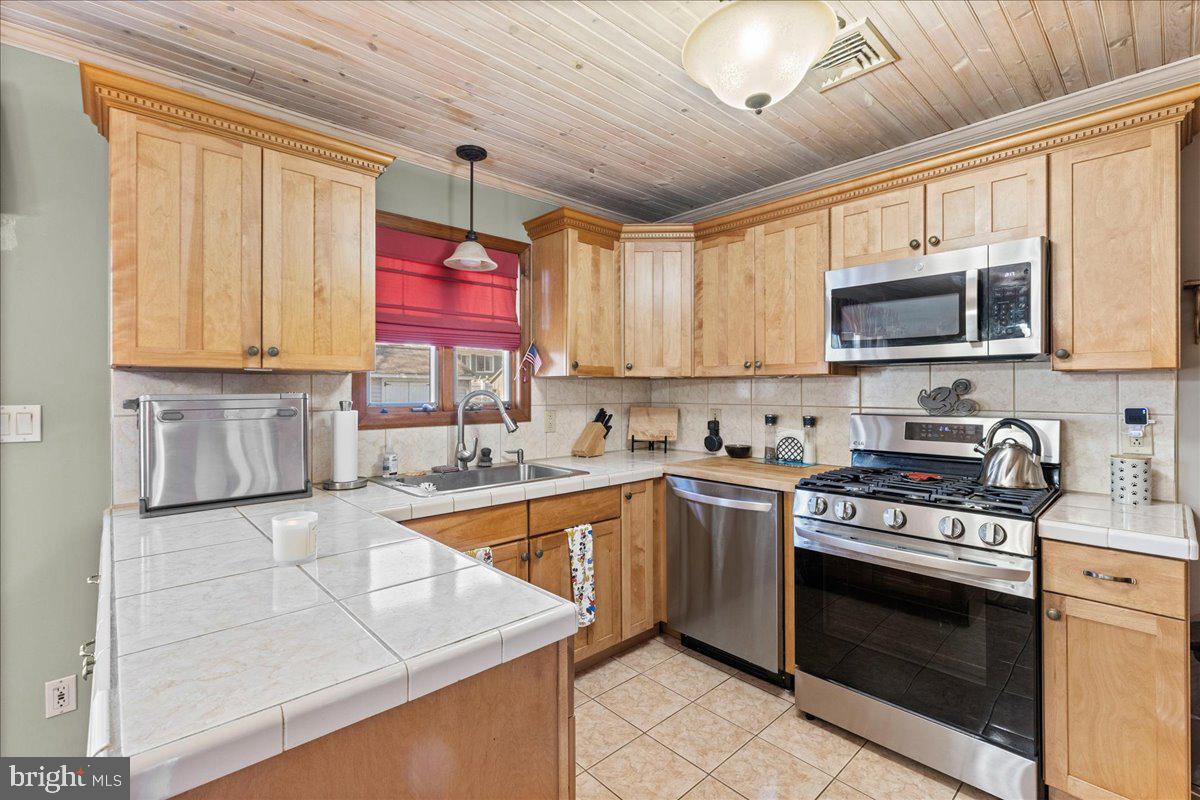 20 Running Brook Road Ewing, NJ 08638 - Photo 17 of 23