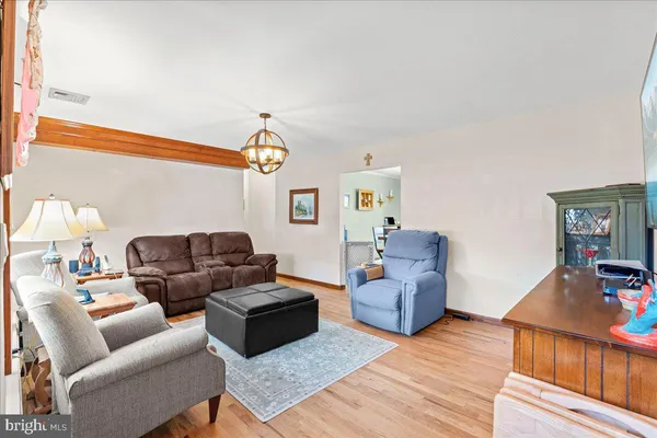 $370,000 | 20 Running Brook Road, Ewing, NJ 08638