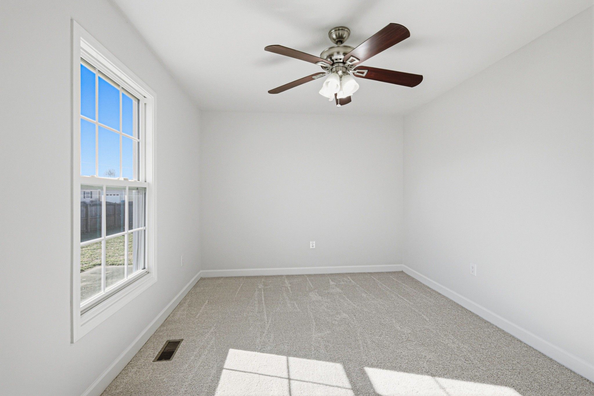 91 Creek Chase Road Manchester, TN 37355 - Photo 22 of 30 an empty room with windows and fan