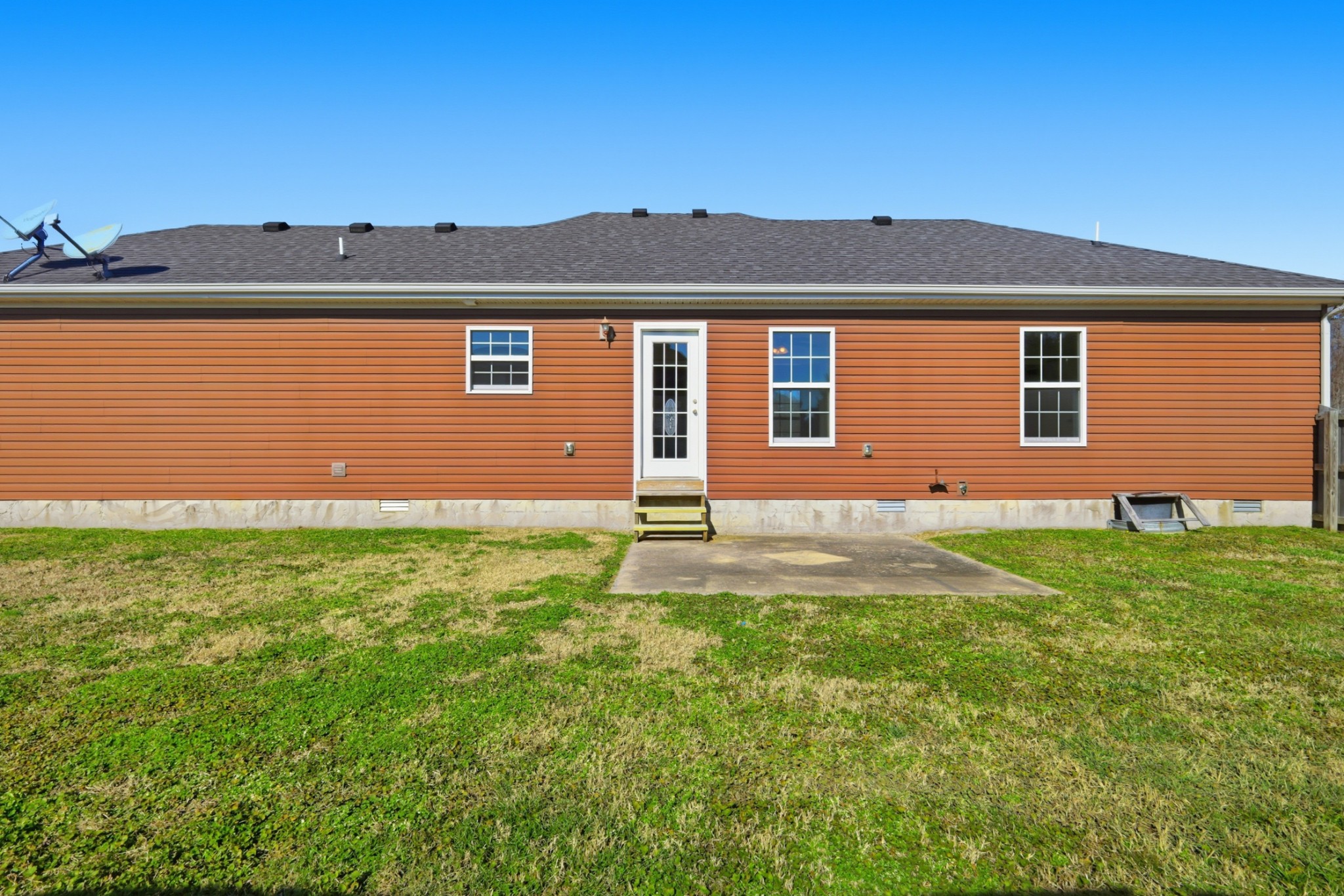 91 Creek Chase Road Manchester, TN 37355 - Photo 5 of 30 a front view of a house with garden