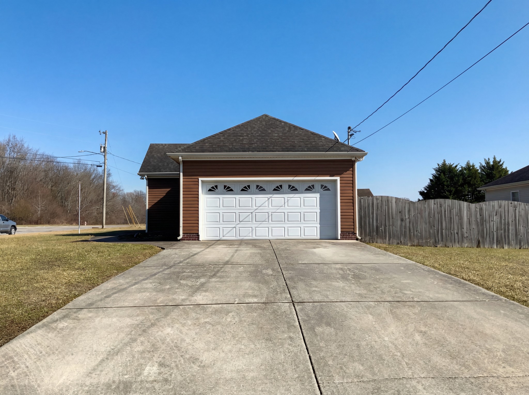 91 Creek Chase Road Manchester, TN 37355 - Photo 7 of 30 a front view of a house with a yard and garage