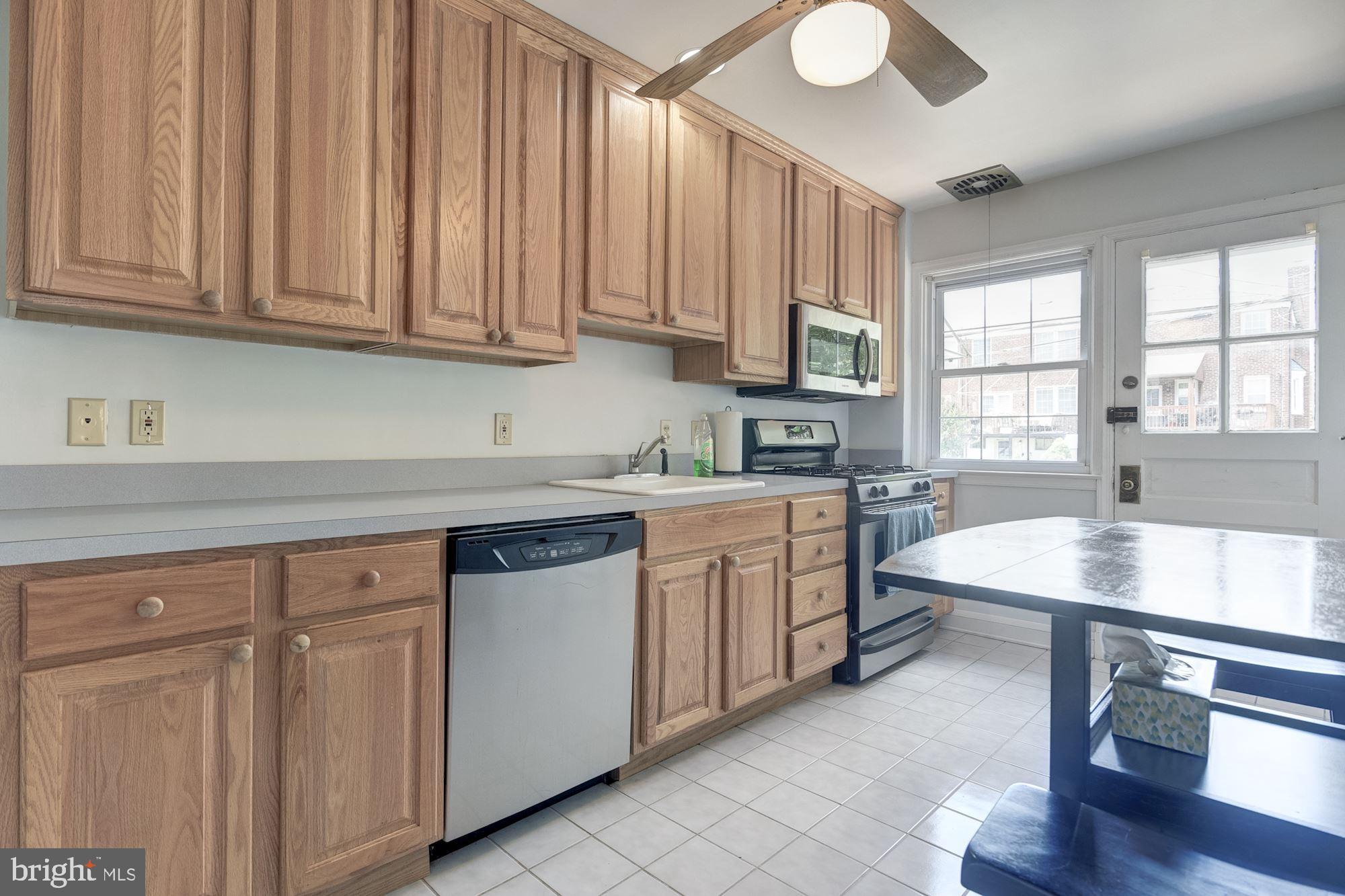 318 Lambeth Road Baltimore, MD 21228 - Photo 11 of 28 Kitchen