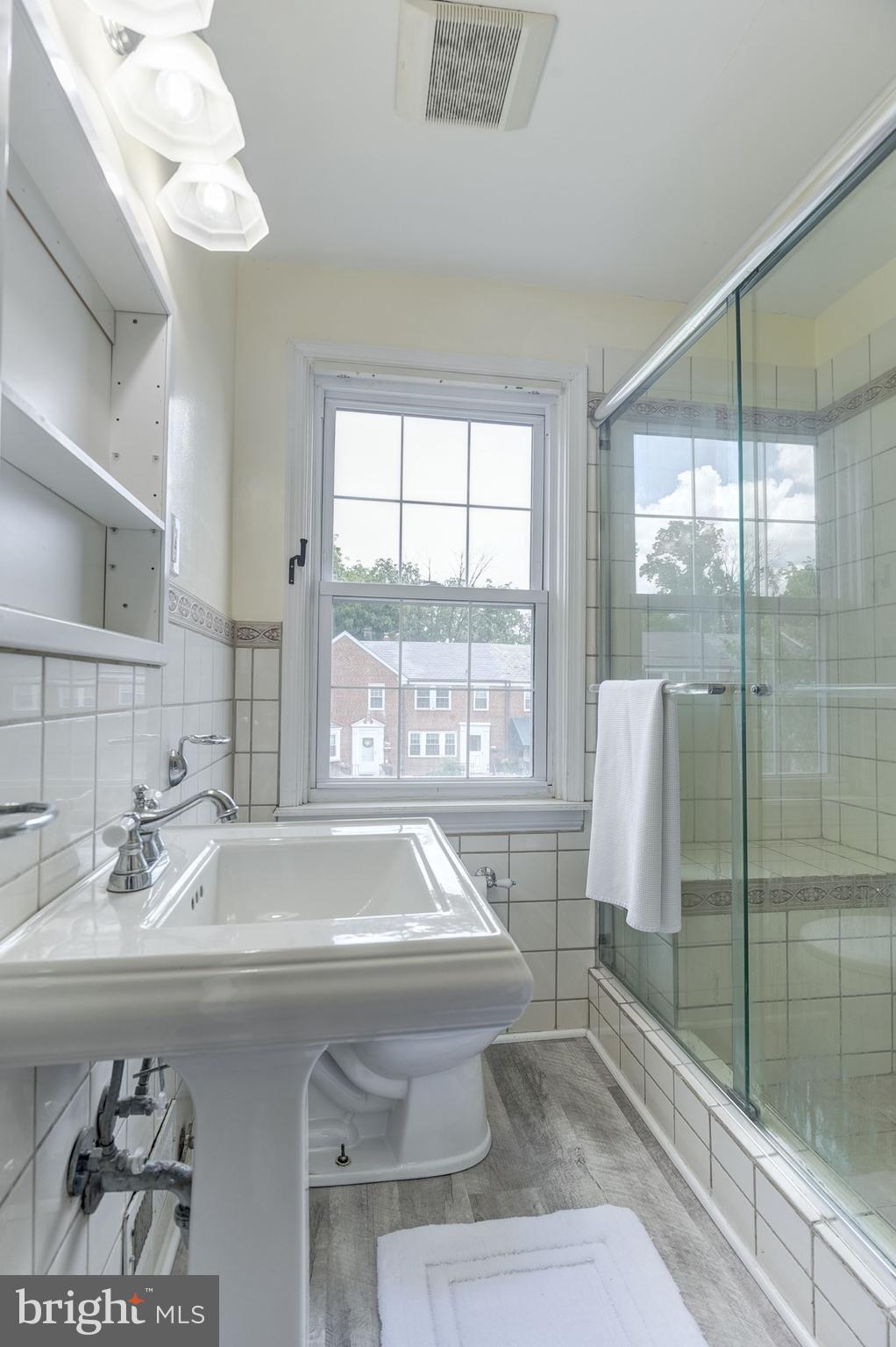 318 Lambeth Road Baltimore, MD 21228 - Photo 14 of 28 Full Bath