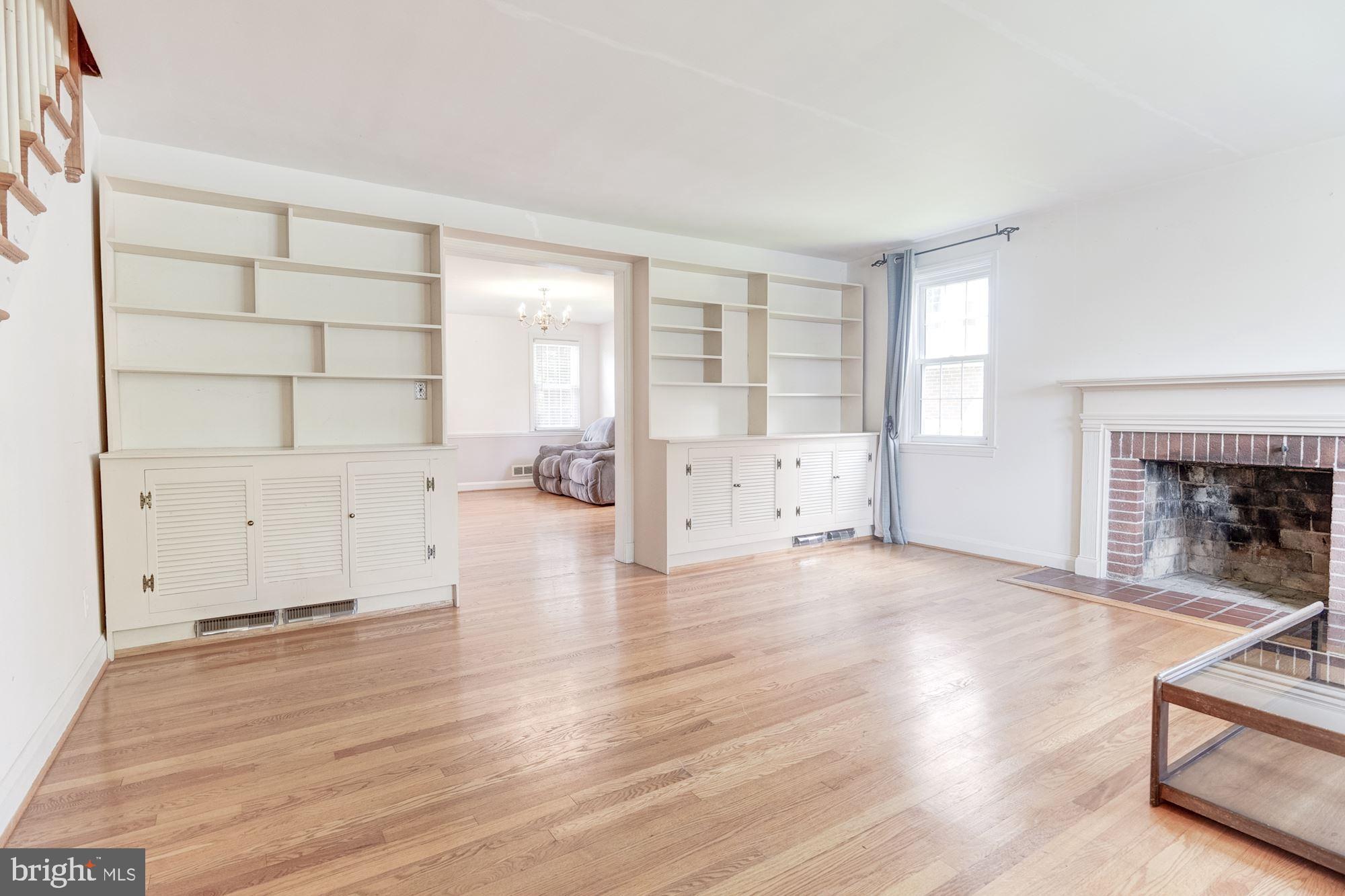 318 Lambeth Road Baltimore, MD 21228 - Photo 3 of 28 Living Room