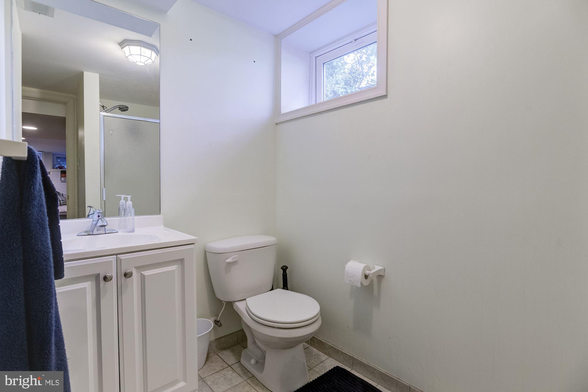318 Lambeth Road Baltimore, MD 21228 - Photo 21 of 28 Full Bath