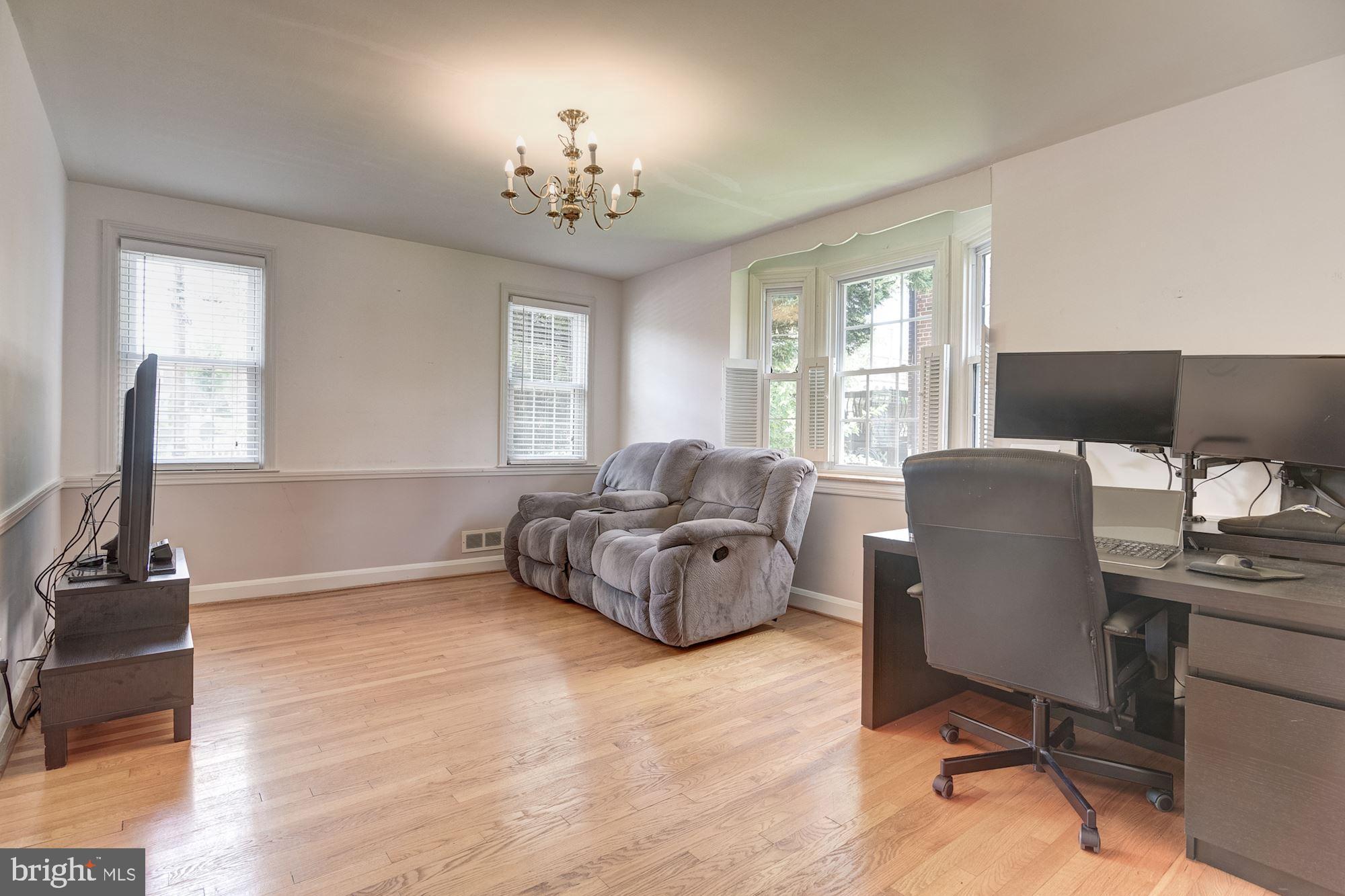 318 Lambeth Road Baltimore, MD 21228 - Photo 7 of 28 Dining Room