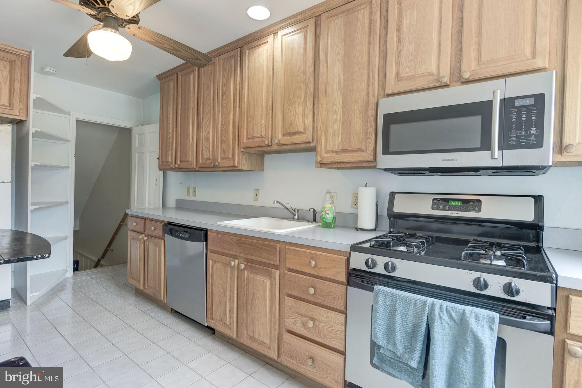 318 Lambeth Road Baltimore, MD 21228 - Photo 10 of 28 Kitchen
